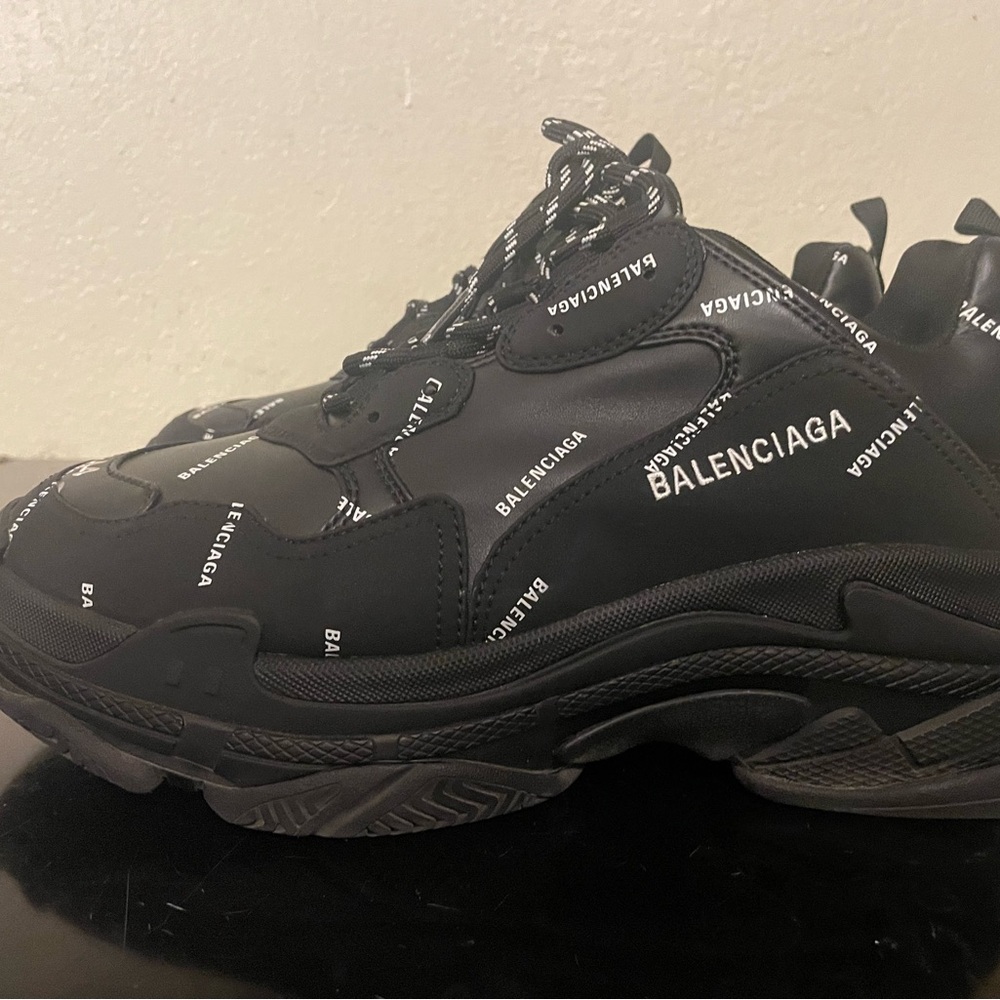 Men’s Balenciaga tennis shoes - Picture 2 of 4
